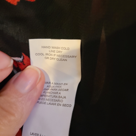 NWT Kensie Black with Red Shear Flowy Floral Bell Sleeve Blouse SZ M - Picture 11 of 12